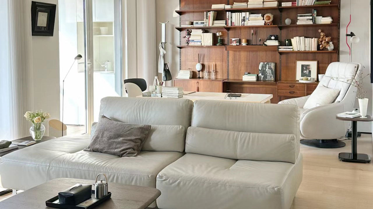 How Reclining Sofas Have Evolved: From Traditional to Smart Recliners