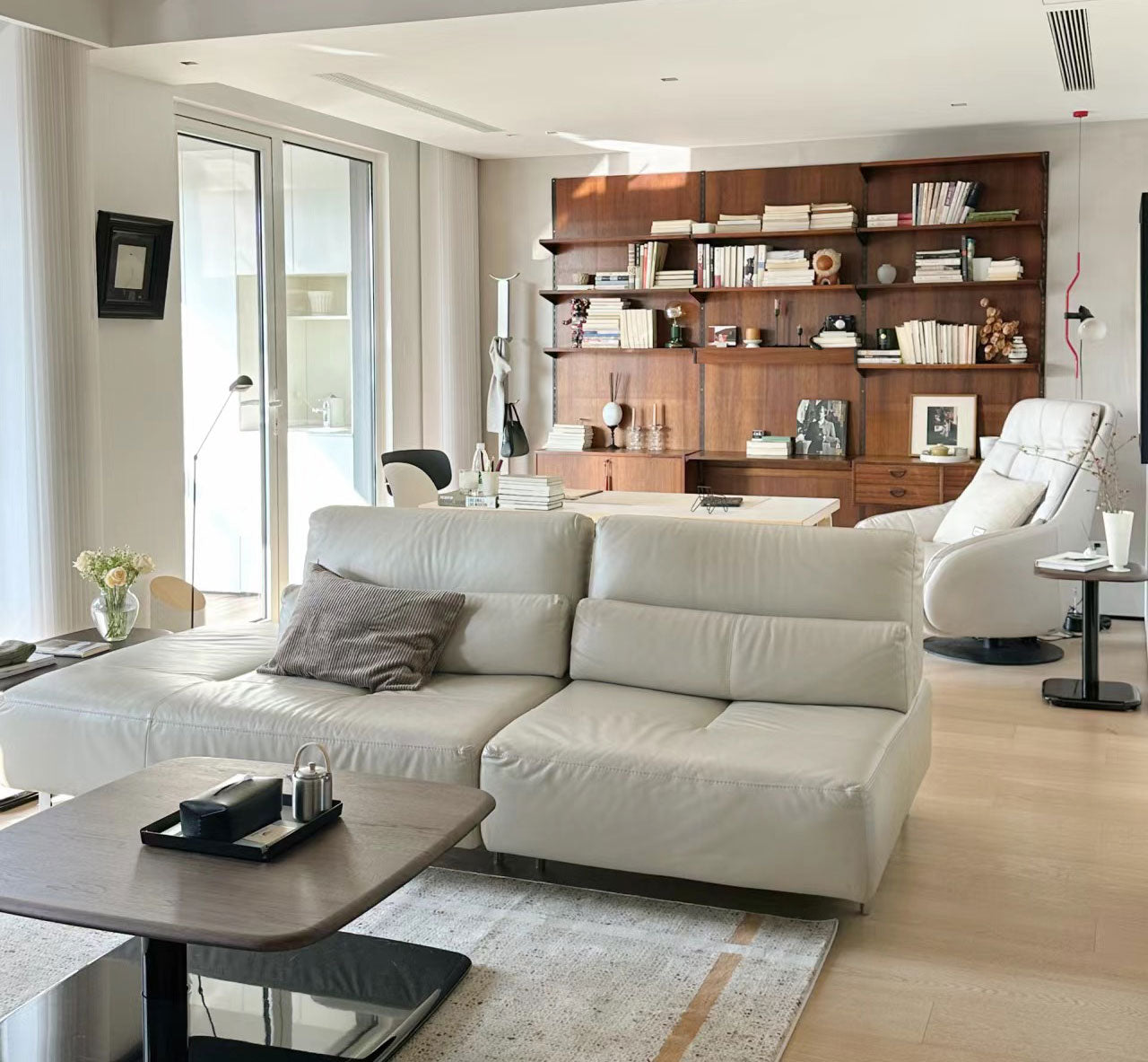 How Reclining Sofas Have Evolved: From Traditional to Smart Recliners