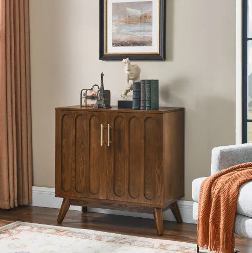 Walnut set — detail one